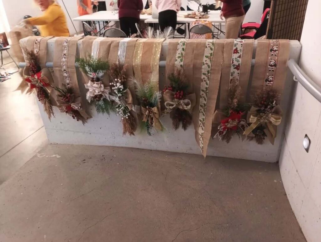 En la imagen se muestran manualidades navideñas
