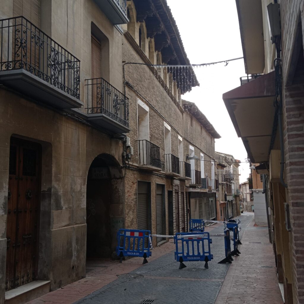 calle mediavilla cortada por desprendimiento