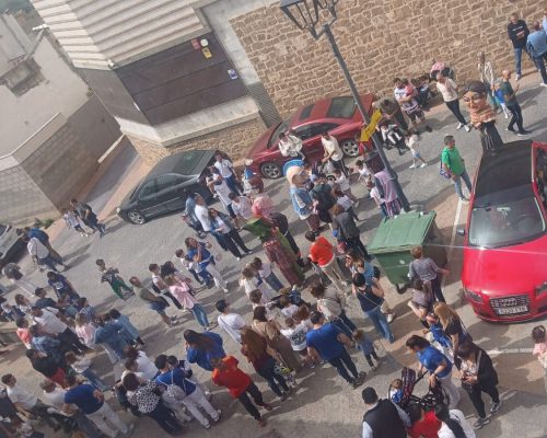 gente en ls calles del casco historico de ejea
