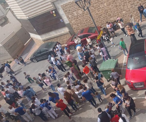 gente en ls calles del casco historico de ejea